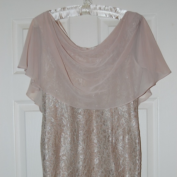 Jessica Howard Dresses & Skirts - jESSICA HOWARD PETITE SPECIAL OCCASION NUDE DRESS